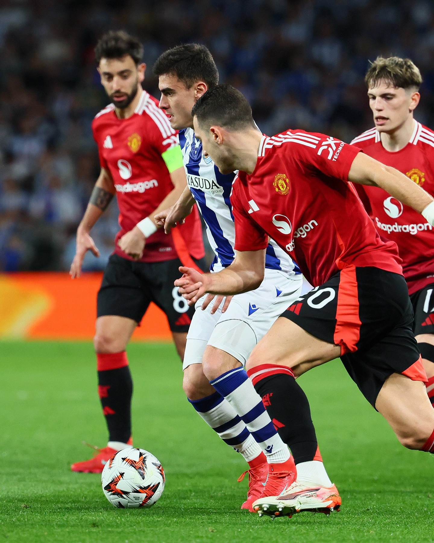 爱游戏-曼联训练开放日，今晨战术微调引欢呼，西甲在即，阵容厚度经受考验